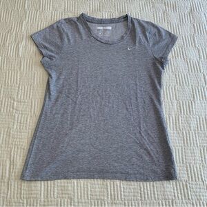 Nike Women's Gray T-Shirt Size Medium